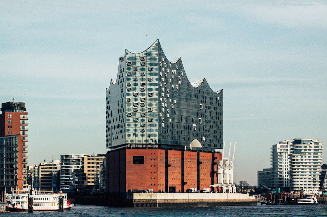 hamburg harbor old buildings